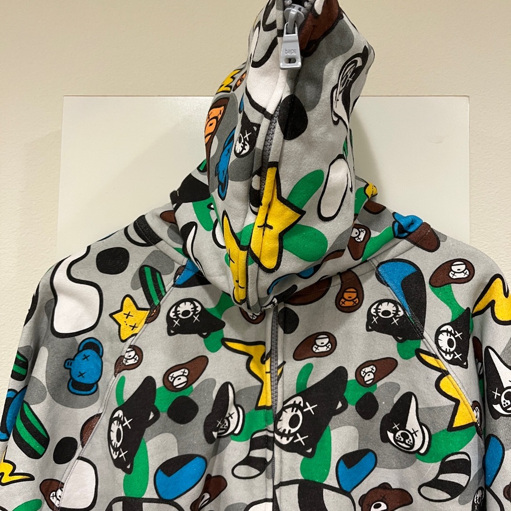 BAPE × KAWS Milo Animal Kingdom full zip hoodie NIGO A Bathing Ape Size M - Picture 2 of 9